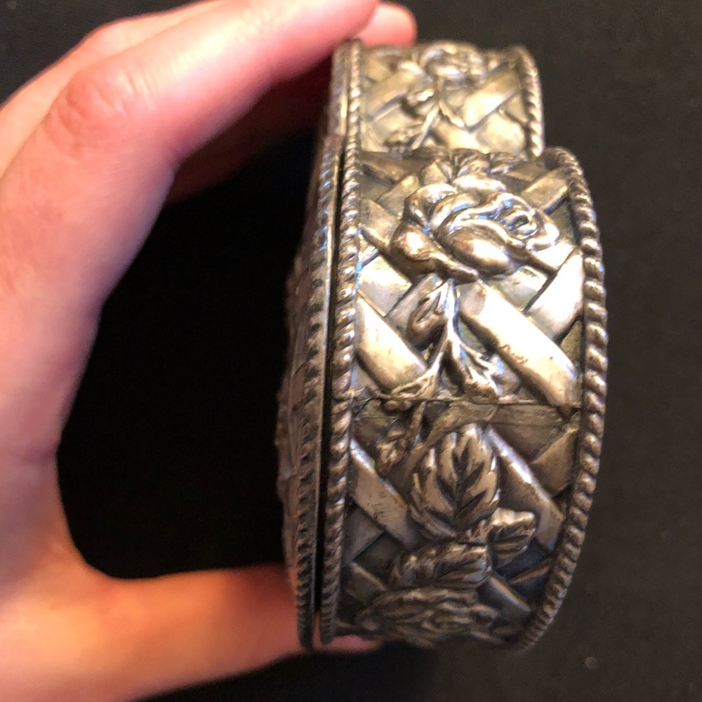 Vintage Metal heart trinket box gothic distressed look - Picture 4 of 10